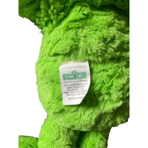 Fao Schwarz Toy's Green Sesame Street Hasbro Oscar the Grouch Action Figure 16” - Picture 5 of 10